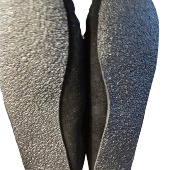 Minnetonka slip on moccasins, sz 7! Black. Fits like a 6! - Picture 3 of 5